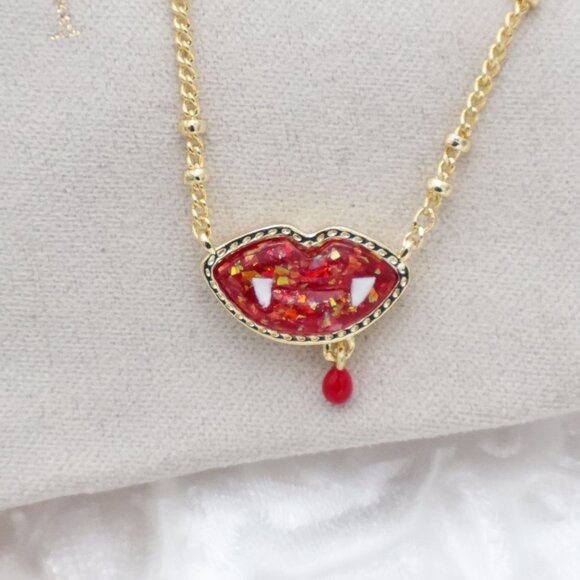 Kendra Scott - Vampire Gold Red Lab Grown Opal Necklace - new - Picture 2 of 2